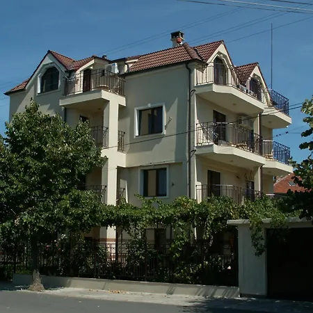 Family Bellehouse Guest house Chernomorets