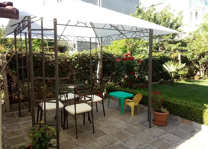 Casa de hóspedes Family Bellehouse 3*